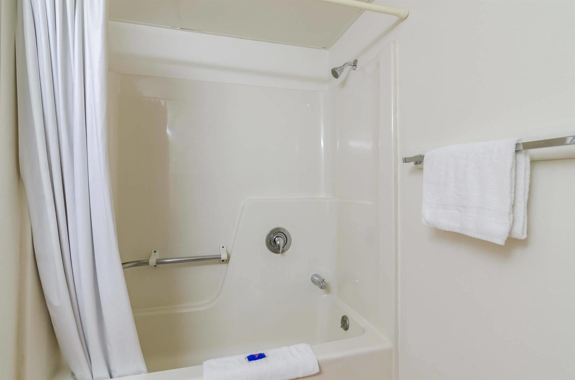 Rodeway Inn Emporia Kültér fotó