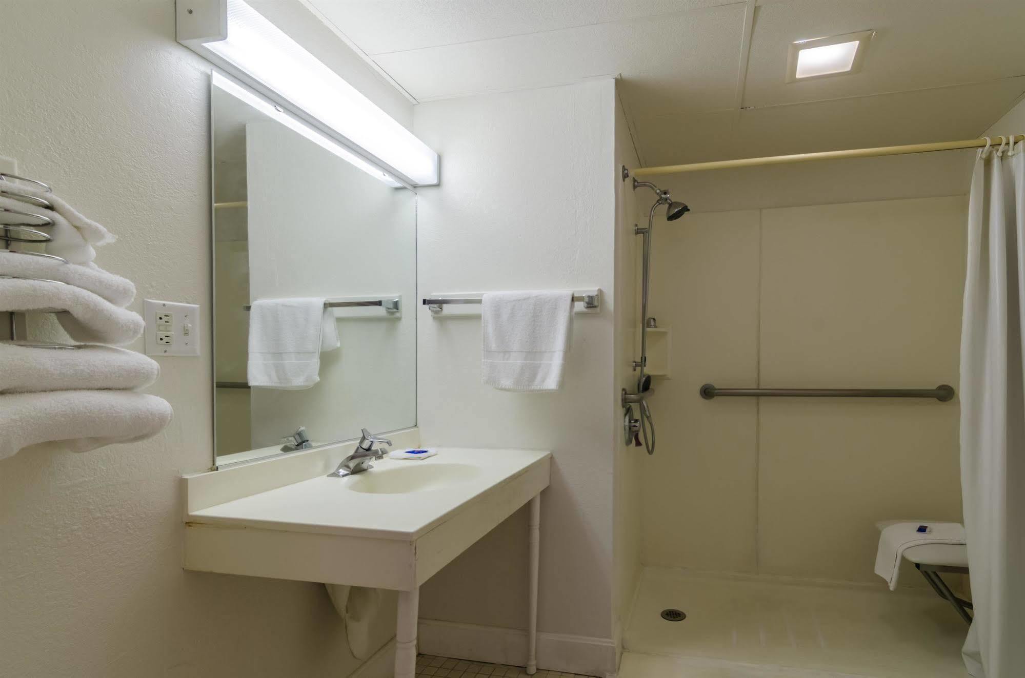 Rodeway Inn Emporia Kültér fotó